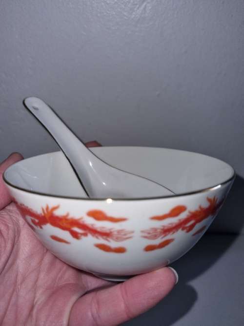 6 x Chinese Rice Bowls with Porcelain Spoons - Made in Taiwan - Rep. of China