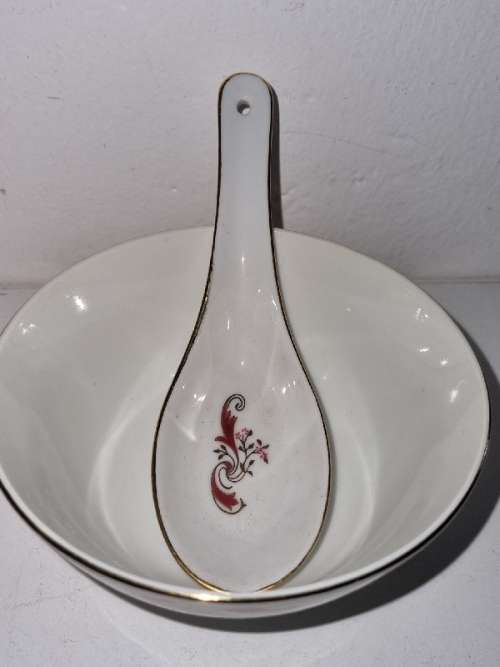 6 x Chinese Rice Bowls with Porcelain Spoons - Made in Taiwan - Rep. of China