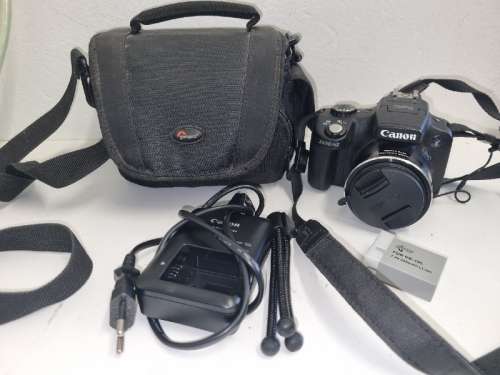 Canon Power Shot SX50 HS with extra battery and bag