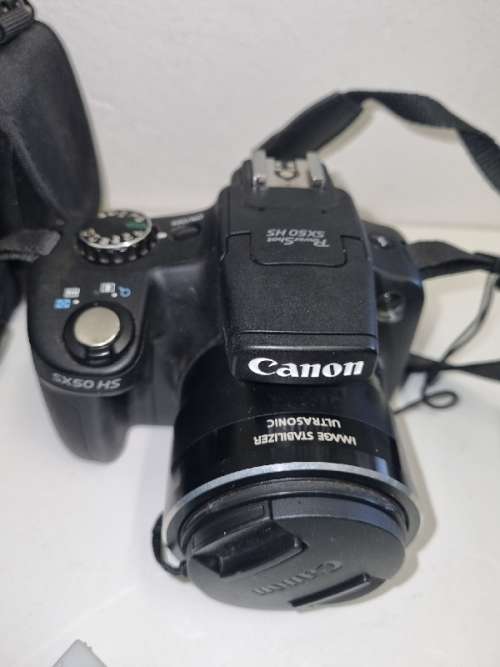 Canon Power Shot SX50 HS with extra battery and bag