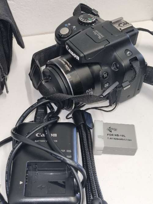 Canon Power Shot SX50 HS with extra battery and bag