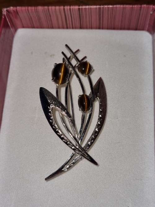 Beautiful Vintage Tiger Eye Brooch