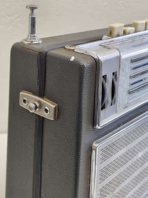 Vintage Philips Radio - Not tested - No handle