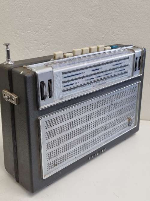 Vintage Philips Radio - Not tested - No handle