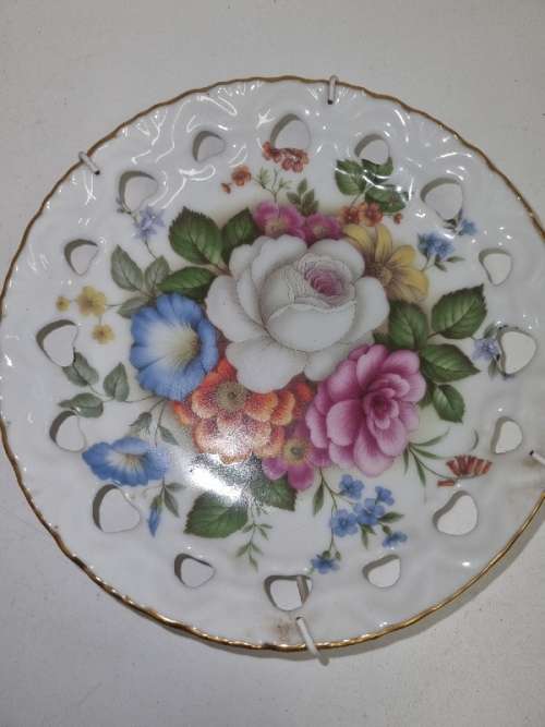 2 x Beautiful Vintage Dresden wall hanging plates - Diameter - 15cm each