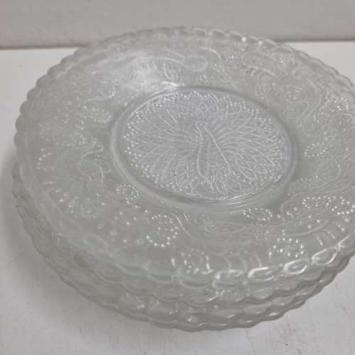6 x Vintage Glass Plates with Peacock detail - Diameter 14cm each - Beautiful detail!