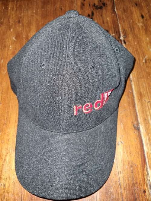 Red Square Cap - New