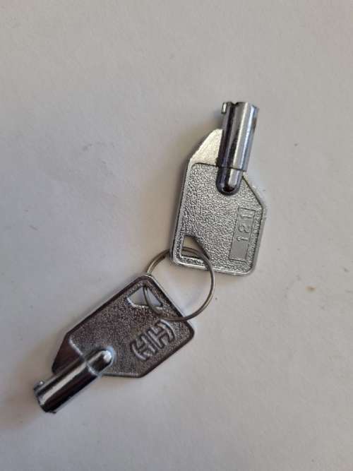 2 x Vintage Keys - 3cm each
