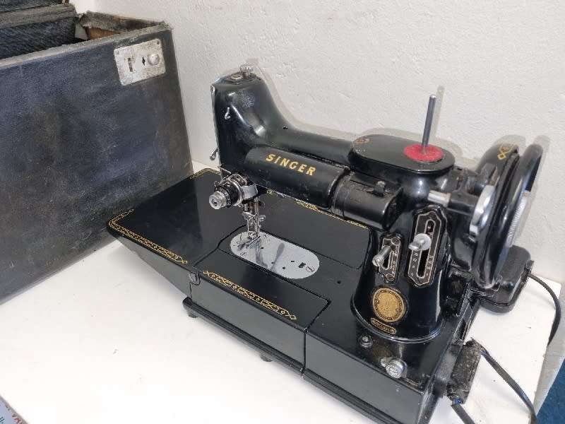 Vintage Singer 222K Sewing Machine in Box