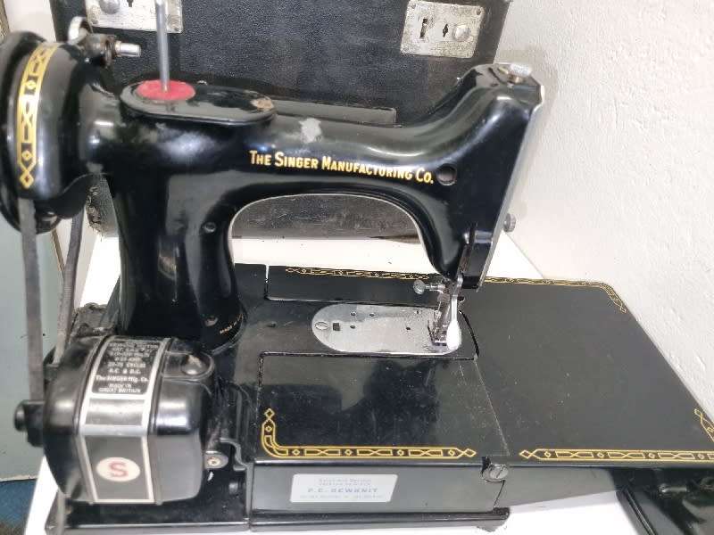 Vintage Singer 222K Sewing Machine in Box