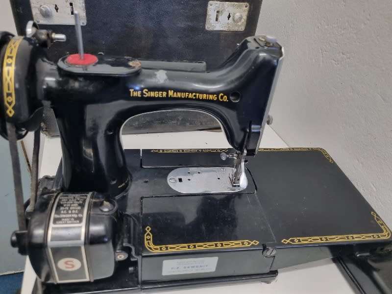 Vintage Singer 222K Sewing Machine in Box