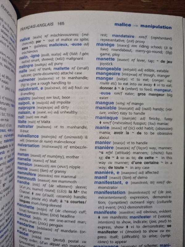 Collins Pocket French Dictionary in colour