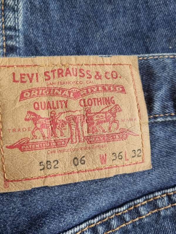 Levi Jeans - Size W36 L32 - Levi Strauss