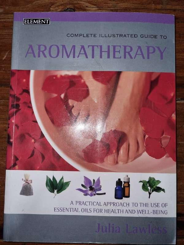 Complete Illustrated Guide to Aromatherapy - Julia Lawless
