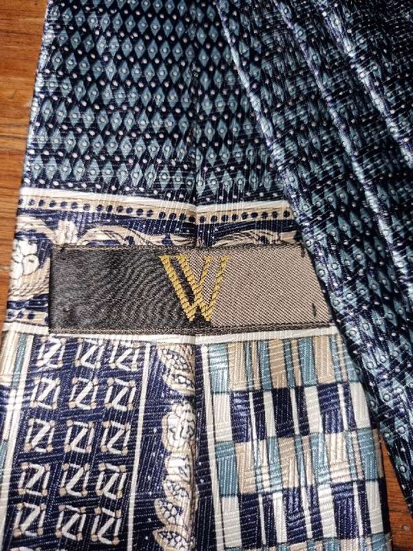 Beautiful Woolworths Tie
