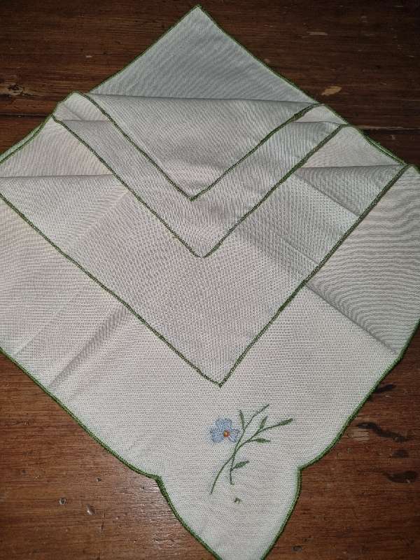 4 x Vintage Embroidered Fabric Napkins / Serviettes - Never used