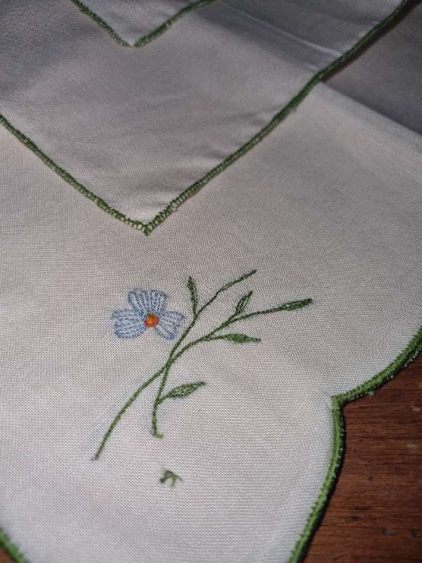 4 x Vintage Embroidered Fabric Napkins / Serviettes - Never used