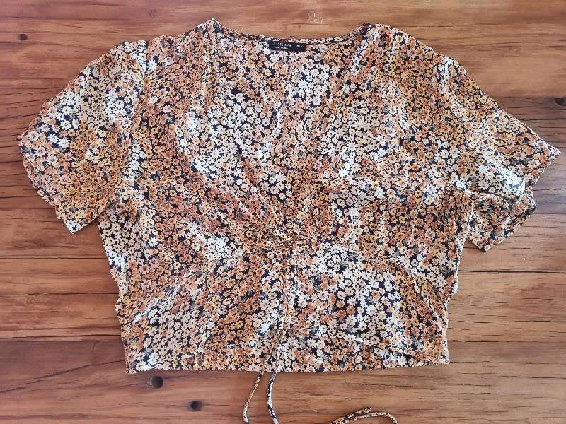 Cotton On cropped top - Size M