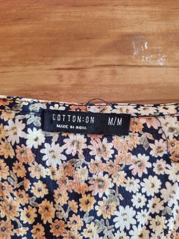 Cotton On cropped top - Size M