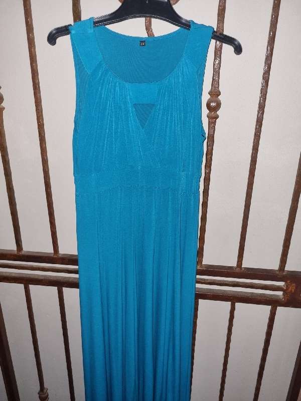 Beautiful Turqouise evening dress - Size 34 - Great fit!