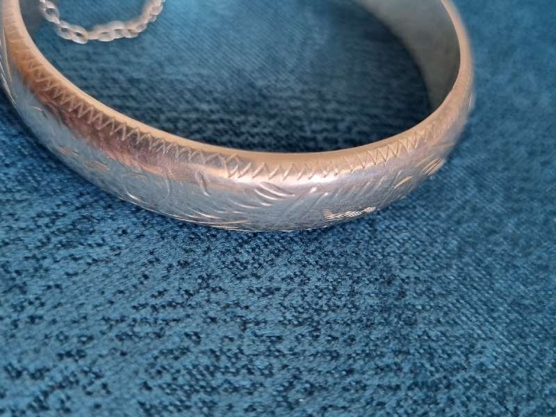 Beautiful Sterling Silver Engraved Hinged Bangle