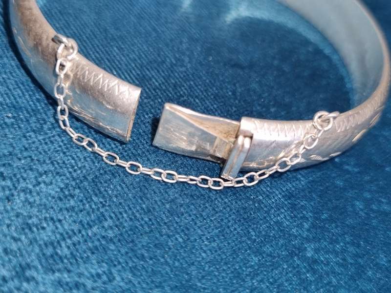 Beautiful Sterling Silver Engraved Hinged Bangle