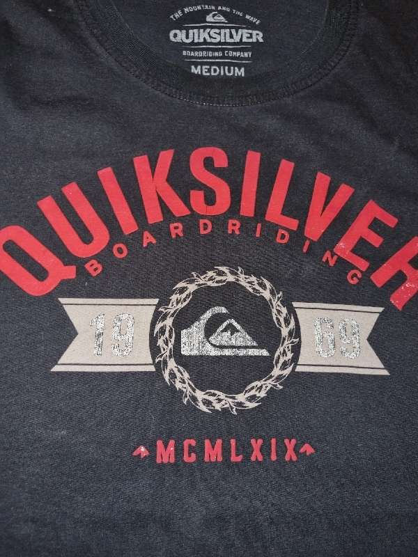 Quiksilver T-shirt - Size M