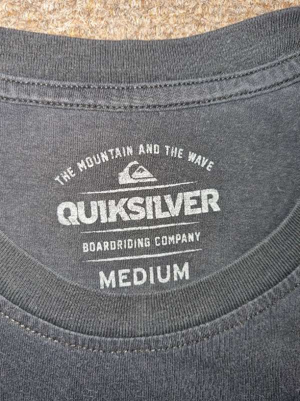 Quiksilver T-shirt - Size M