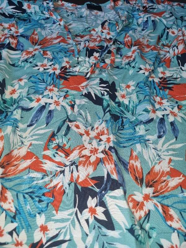Beautiful oversized floral top - Donatella - Fits sizes 16 - 26