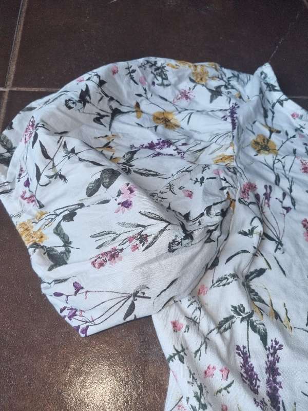 Beautiful Floral Top with puffy sleeves - Size XXL