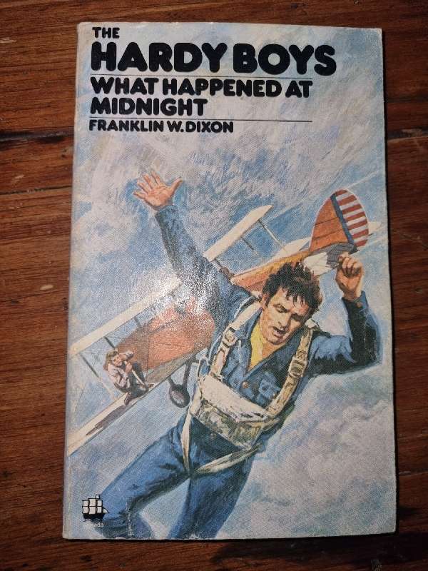 The Hardy Boys - What Happened at Midnight - Franklin W. Dixon