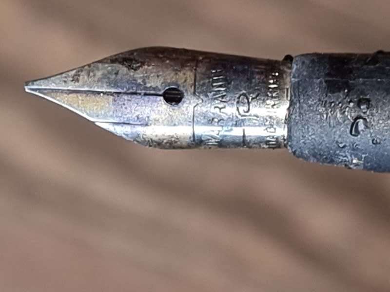Vintage Fountain Pen - See pictures