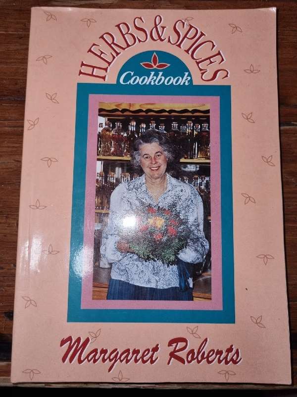 Herbs & Spices Cookbook - Margaret Roberts