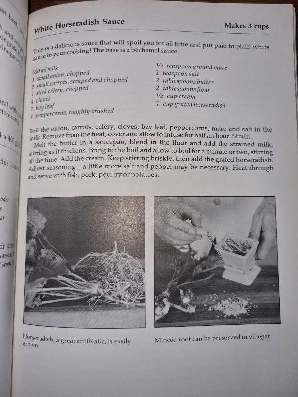 Herbs & Spices Cookbook - Margaret Roberts