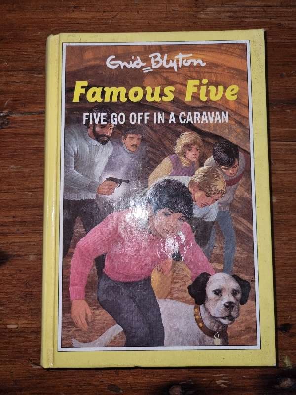 Enid Blyton Famous Five - Five go off in a Caravan