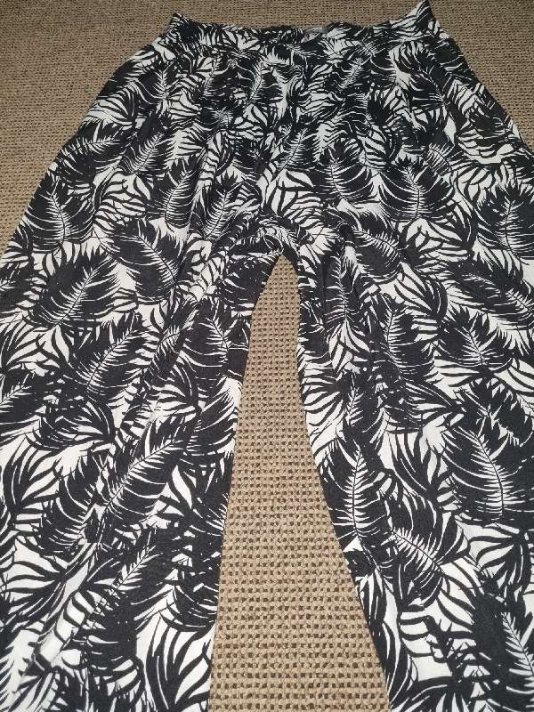 Beautiful Wide leg pants - Woolworths - Size 12