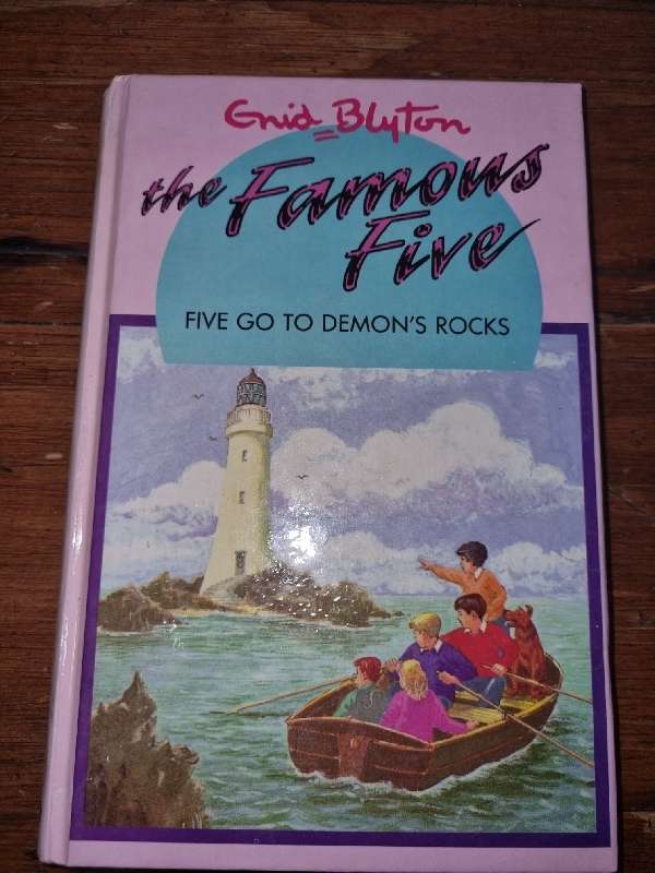 Enid Blyton - The Famous Five - Five go to Demon`s Rocks