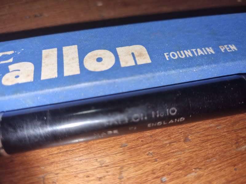 Vintage Tallon No.10 Fountain Pen - Made in England - Only top part of box included