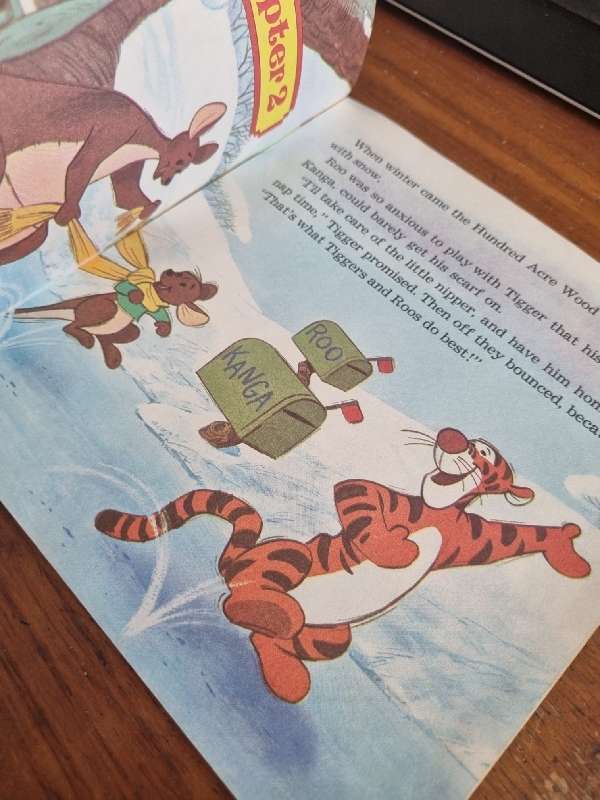 Walt Disney - Winnie the Pooh and Tigger Too - 24 Page Read-Along Book and Tape