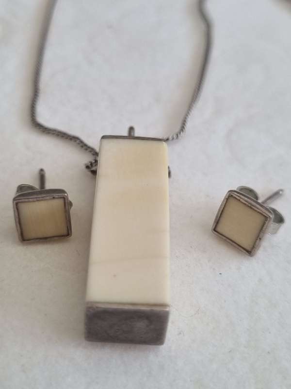 Chain with sterling silver pendant and earrings - Beautiful!