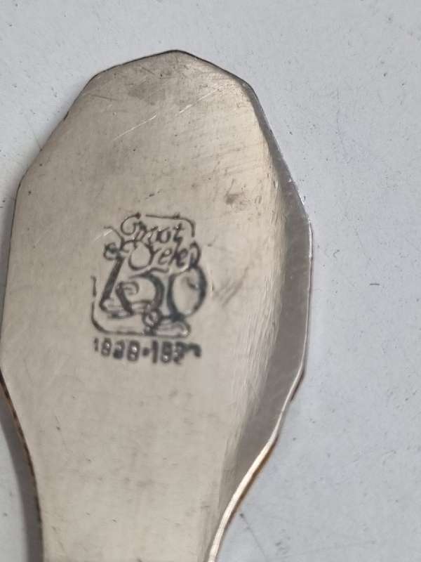 4 x Cake Forks & 4 x Teaspoons - 1988 Groot trek 150 year commemorative - Ox wagon detail