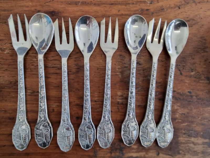 4 x Cake Forks & 4 x Teaspoons - 1988 Groot trek 150 year commemorative - Ox wagon detail