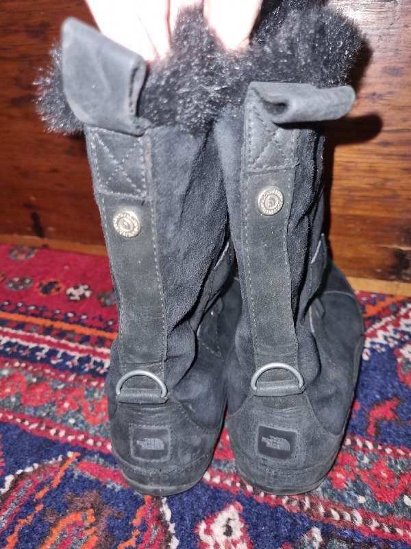 The North Face Primaloft Isulation Boots - Black - Size 6 - Great Condition