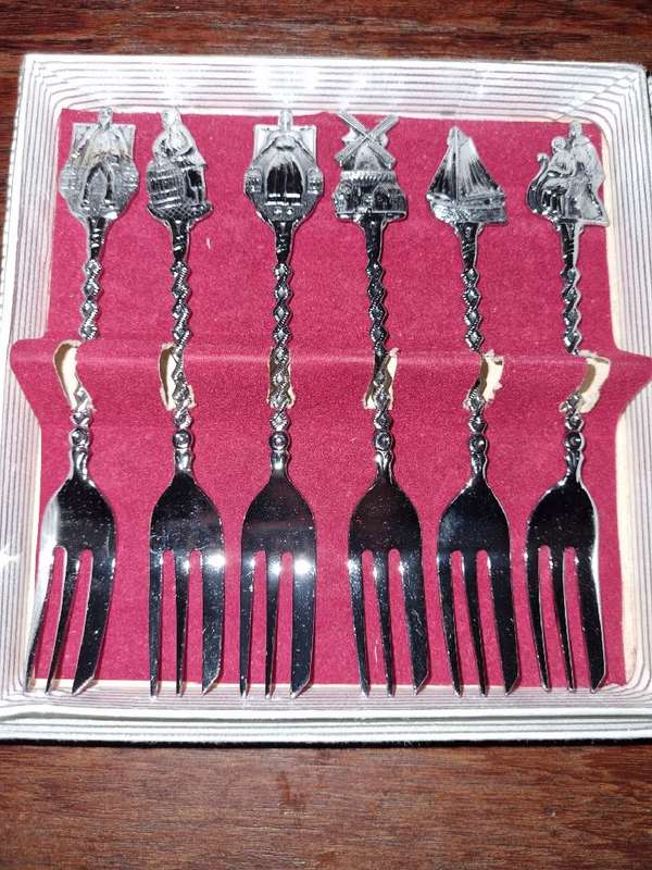 6 x Vintage Elwezetta Cake Forks - boxed