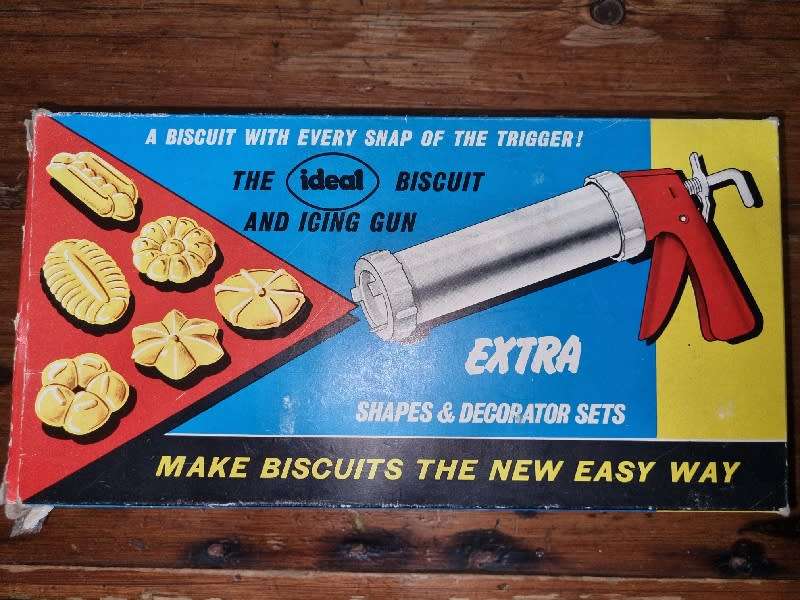 Ideal Biscuit and Icing Gun - Good condition - What you see is what you get