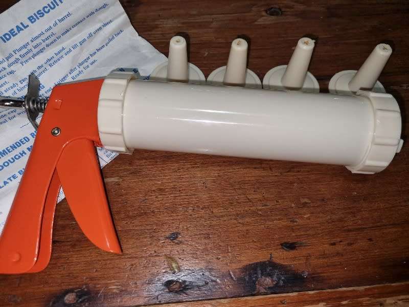 Ideal Biscuit and Icing Gun - Good condition - What you see is what you get