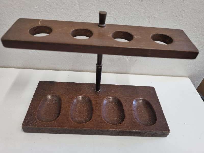 Wooden Pipe stand - holds 4 pipes