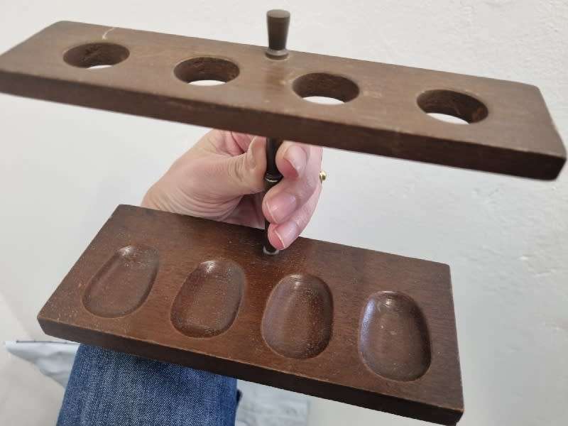 Wooden Pipe stand - holds 4 pipes