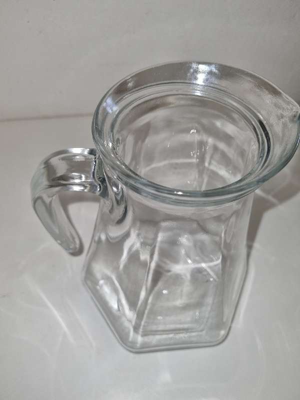 Large Glass Jug - Italy - Great quality in perfect condition!