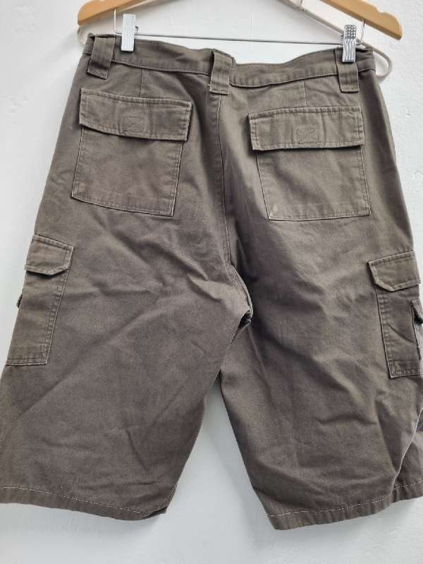 Camp Master Cargo shorts - Pure Cotton - Label says 81 - Should fit a size 32